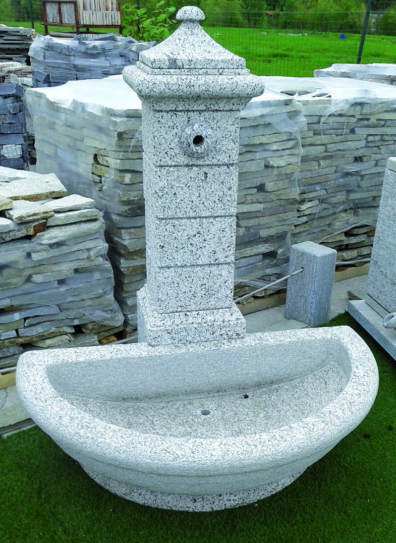 Fontana con vasca tonda in Beola Bocciardata